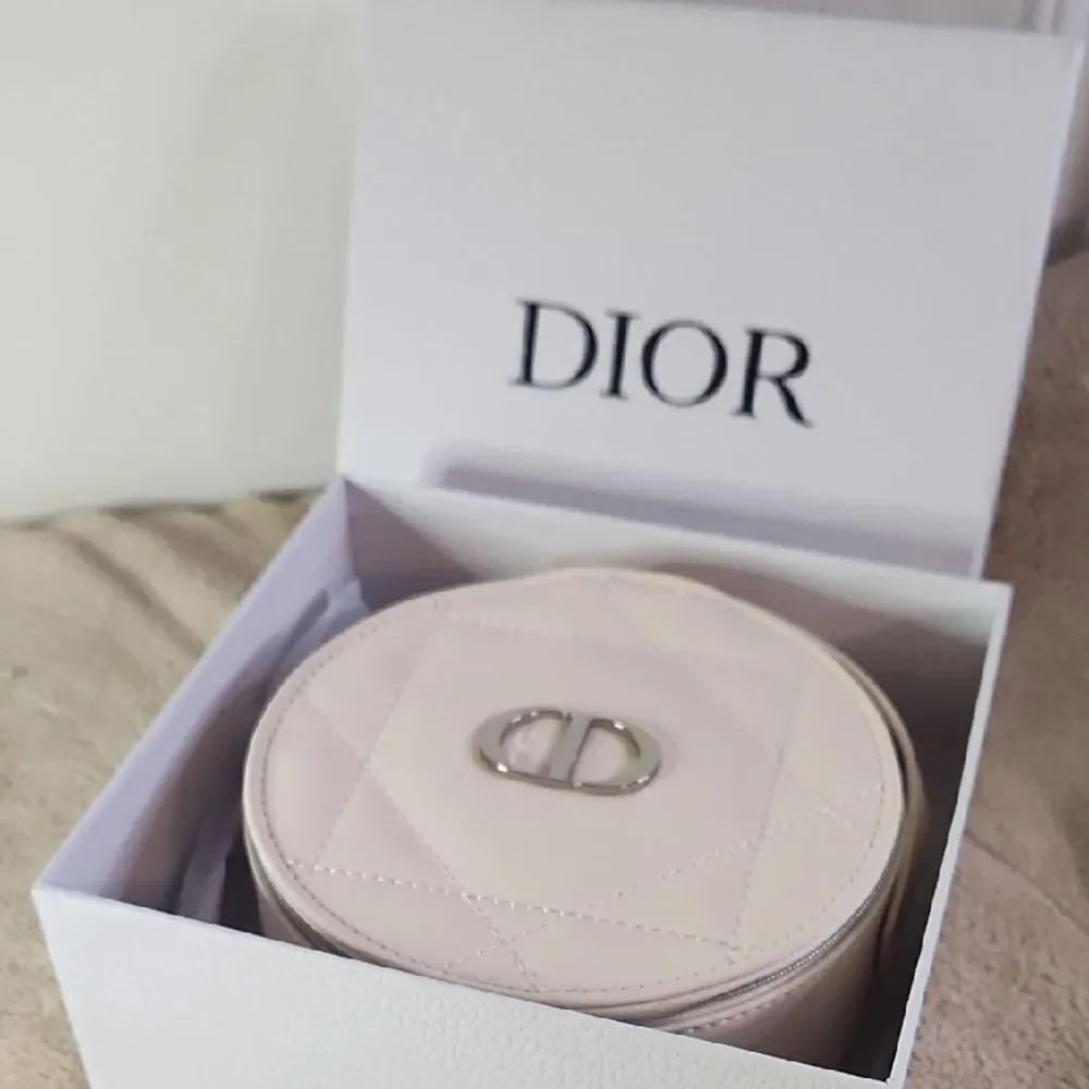 Dior Cream Mini Bag Chic and Compact - Picture 3 of 3